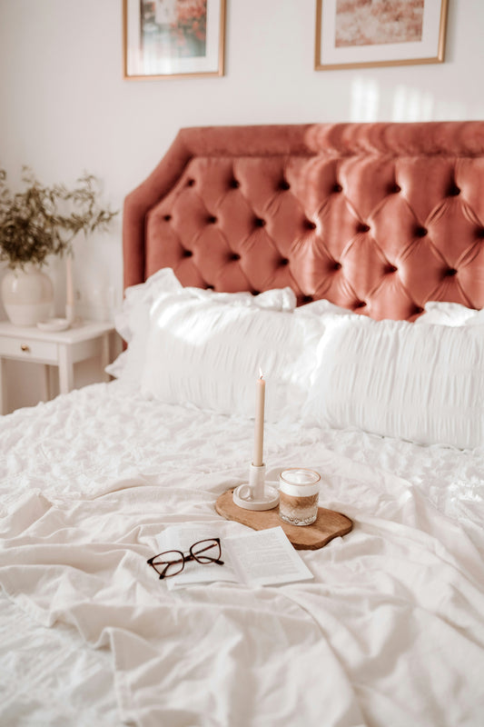 Best Candles for Bedrooms: Create a Calm & Relaxing Space